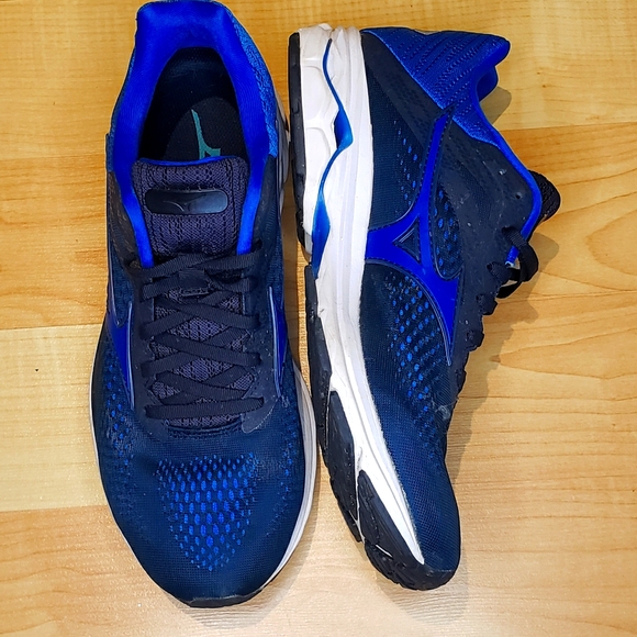 Mizuno Waverider 23 Running Shoes - Picture 1 of 6